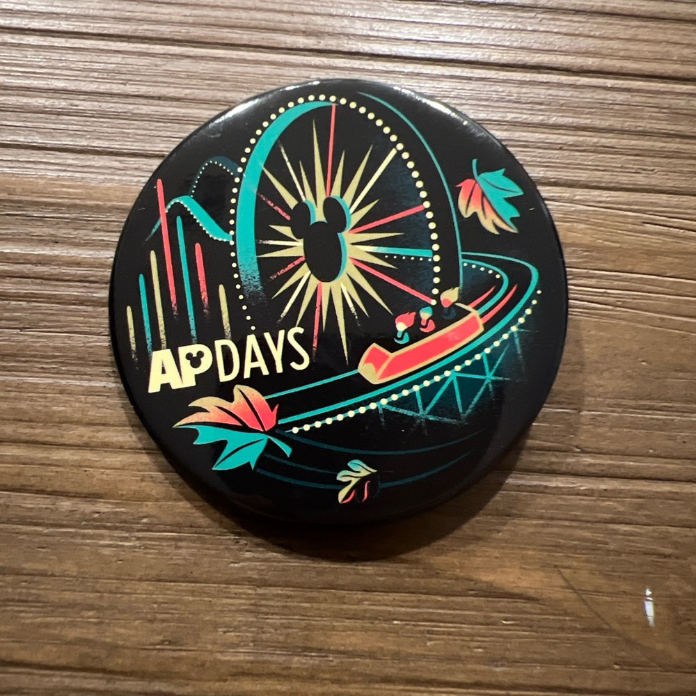 🌿Disney Button Disney California Adventure Exclusive AP Days 2016 Week#4 Button